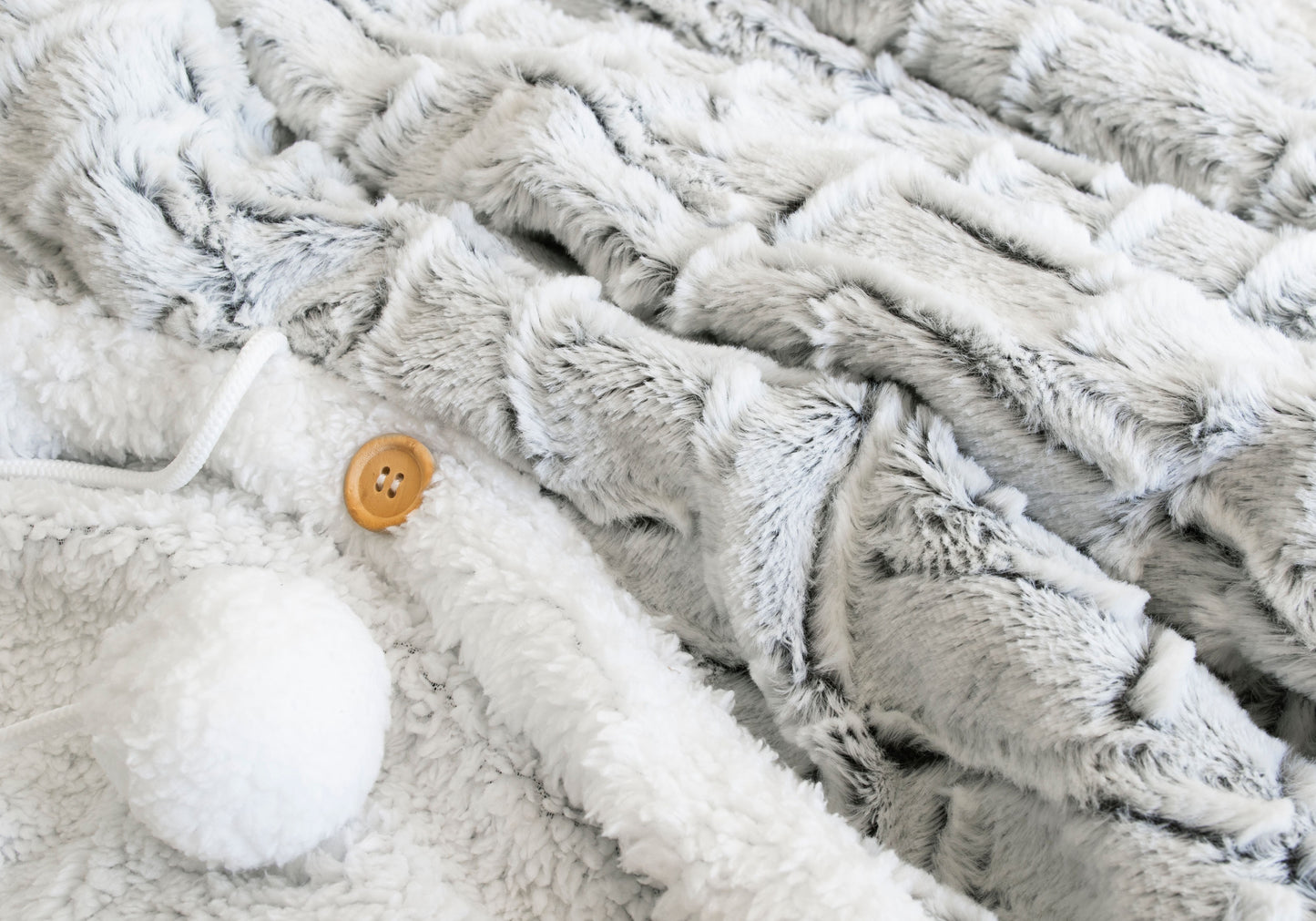 HOODED SNUGGLE FAUX FUR BLANKET SEATTLE SNOW